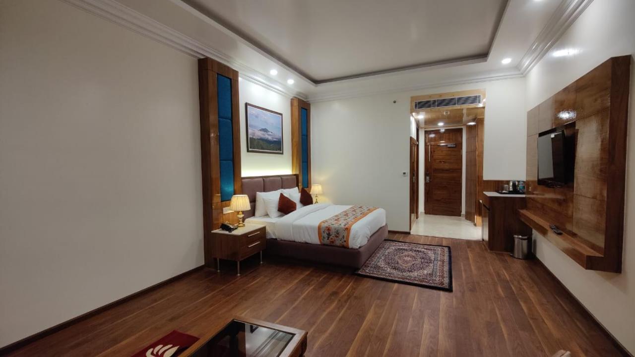Hotel Woodpark Шимла Екстериор снимка
