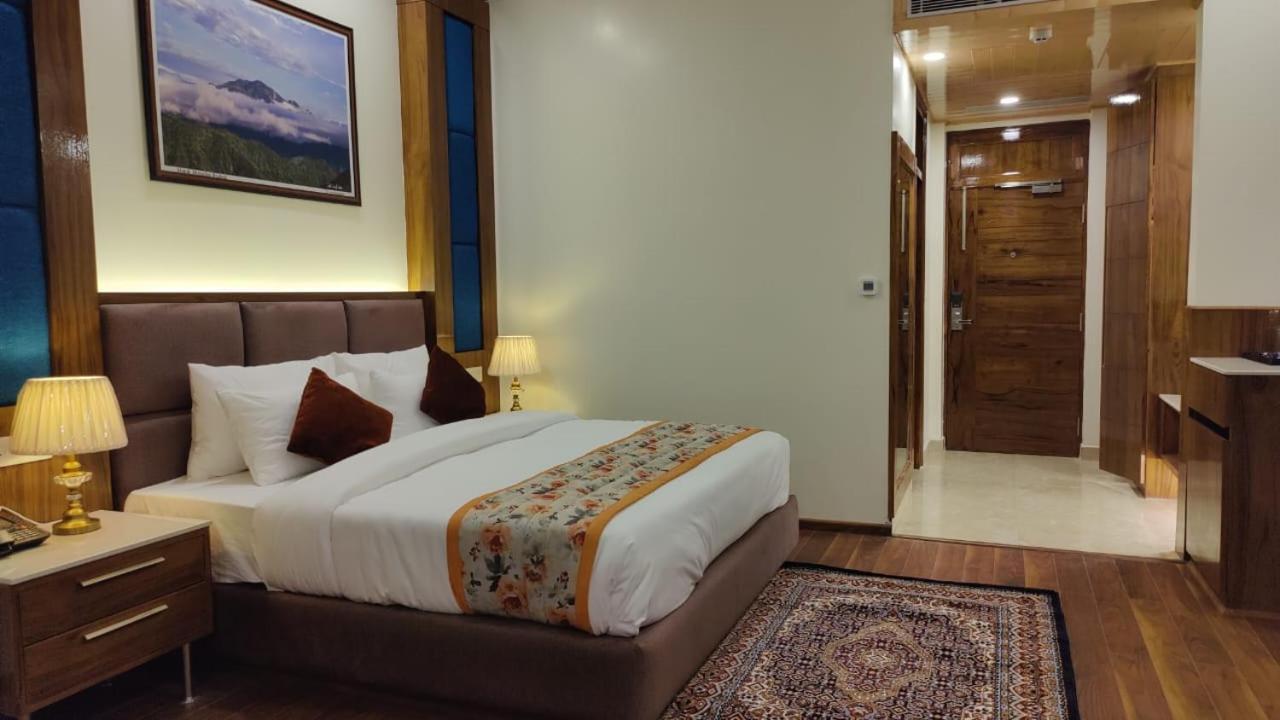 Hotel Woodpark Шимла Екстериор снимка