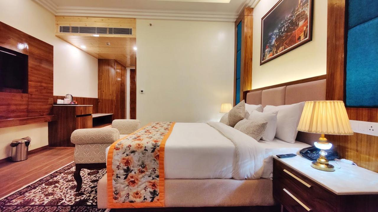 Hotel Woodpark Шимла Екстериор снимка