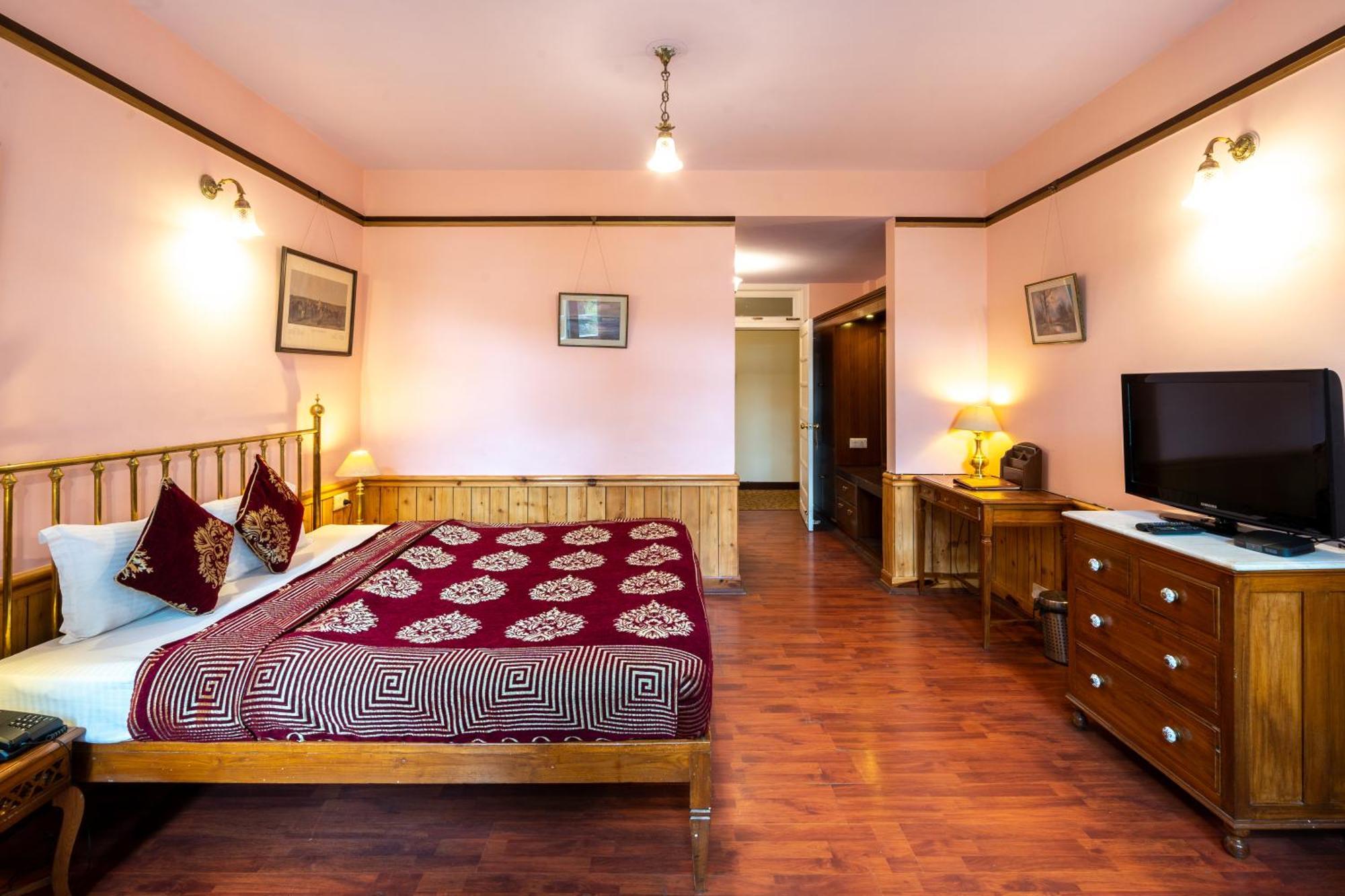 Hotel Woodpark Шимла Екстериор снимка